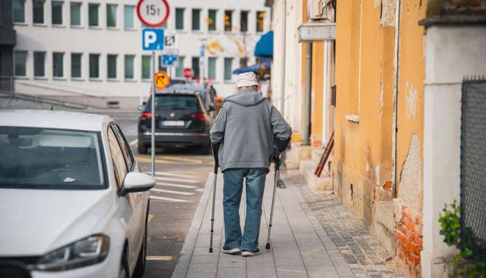 simbolična, starejši-ljudje, upokojenci, invalidi, invalid, bergla, bergle