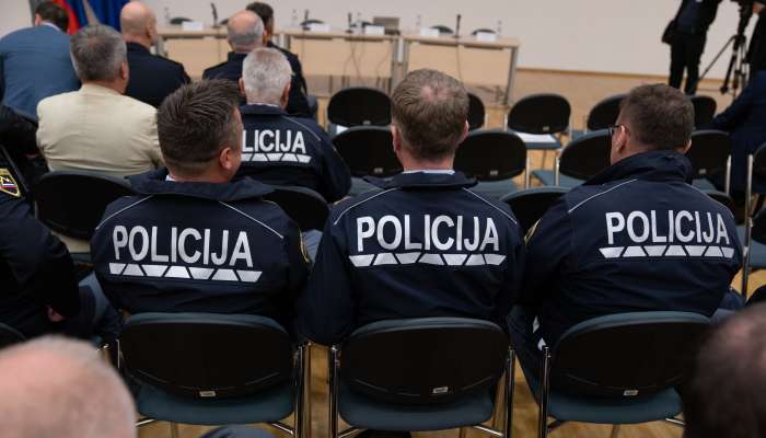 policija