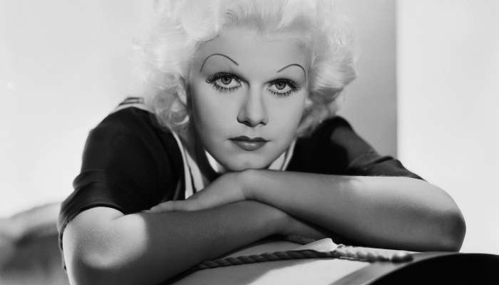 Jean Harlow (1911–1937) je bila prva hollywoodska platinasta blondinka, ki je navdihnila tudi Mary