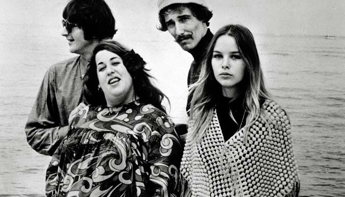 The Mamas & The Papas je bil ameriški folk rock kvartet, ki je v kratki dobi postavil nekaj temeljev