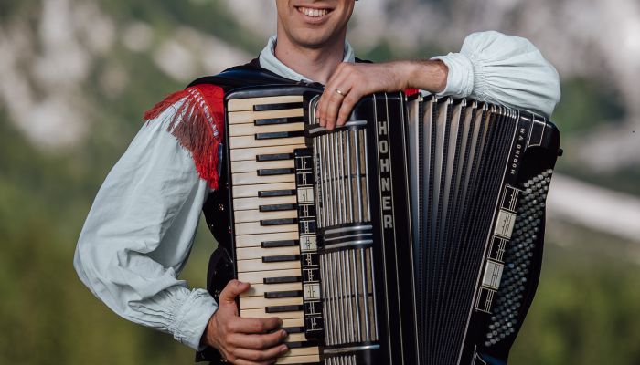 V družini Saša Avsenika so znova zibali