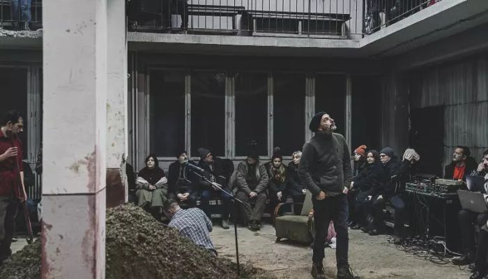 Stadion kot oder spomina: Predstava 1976 obuja noč, ko je Novo Gorico stresel potres – in prebivalci spali pod zvezdami