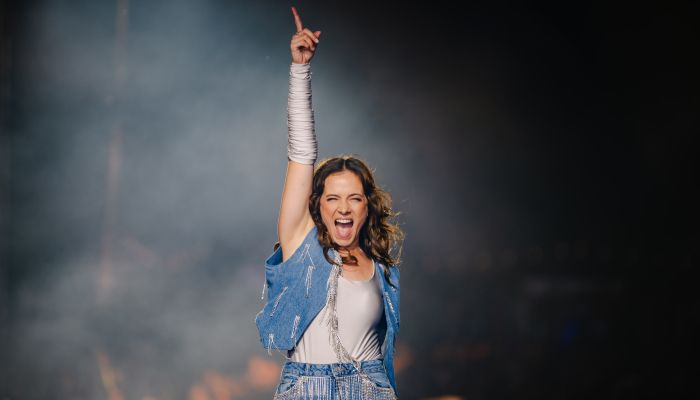 Nina Pušlar je ob 20-letnici kariere izdala svoj prvi koncertni album, posnet na stadionskem spektak