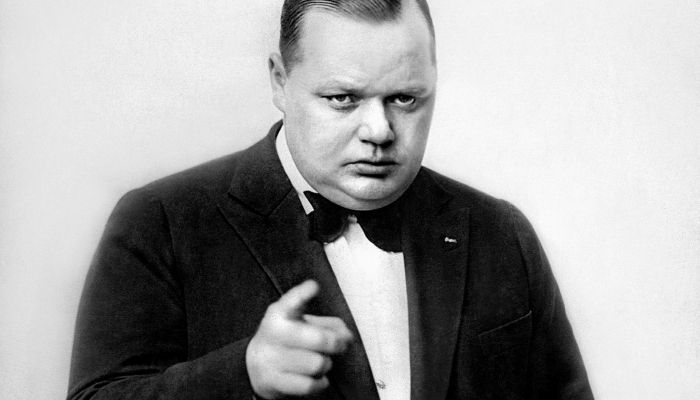 Roscoe Fatty Arbuckle je bil nesrečna figura - uspešen igralec in režiser iz samih začetkov nemega f