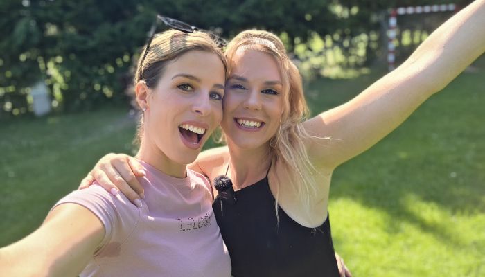 Lea in Nika Zorjan – kljub vzponu na Šmohor veselo razposajeni