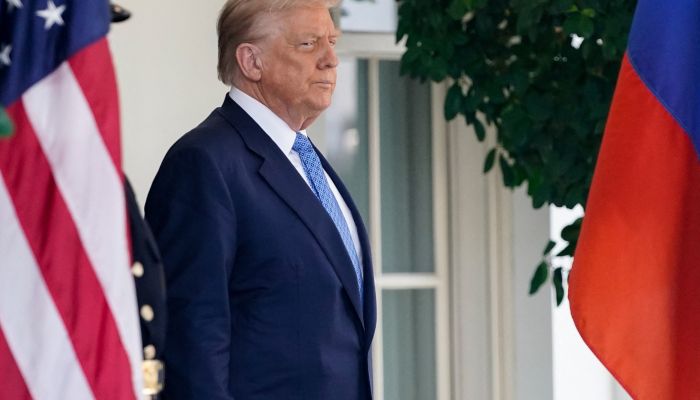 Donald Trump - Donald Trump je namignil, da se bosta od svojih oddaj kmalu poslovila tudi Kimmel in
