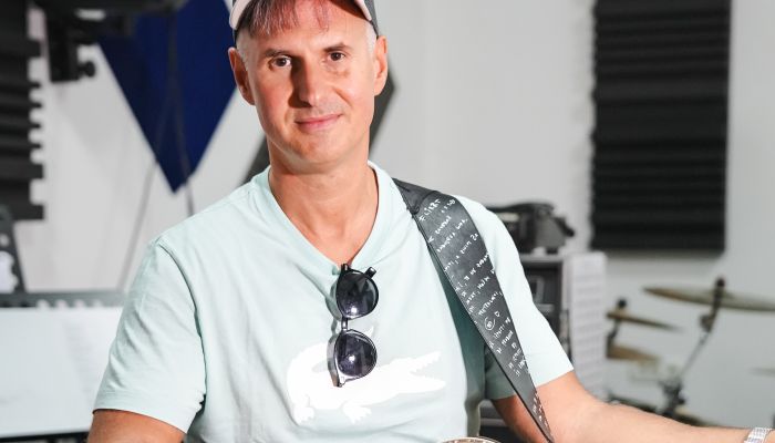 Flirrt, Rok Lunaček - !!!Rok Lunaček je gonilna sila skupine, ki piše tekste tako za Flirrte kot za