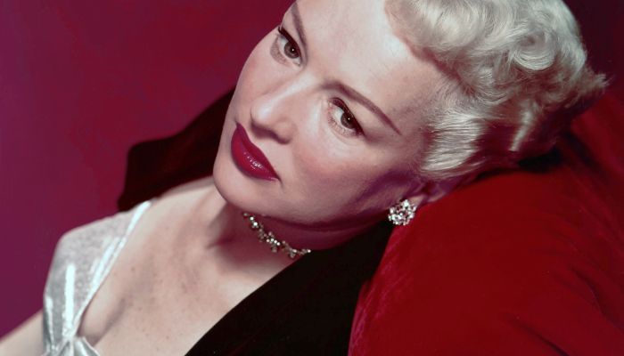 Betty Grable je bila preprost in nezlagan obraz Hollywooda 40-ih v času vojne, ki je znala s svojim