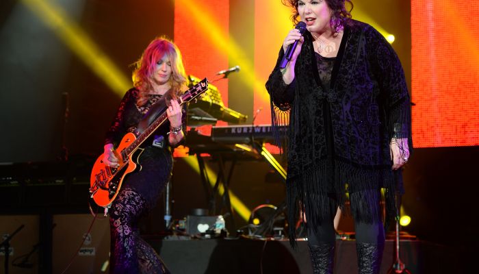 Nancy in Ann Wilson sta gonilna sila skupine že 40 let kot dve od najmočnejših žensk v zgodovini sod