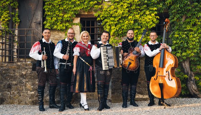 Veseli Svatje so že skoraj dve desetletji prisotni na slovenski glasbeni sceni