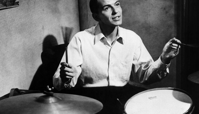 Mož z zlato roko, Frank Sinatra - !!!Nekdanji odvisnik od drog Frankie Machine, ki ga igra Frank Sin