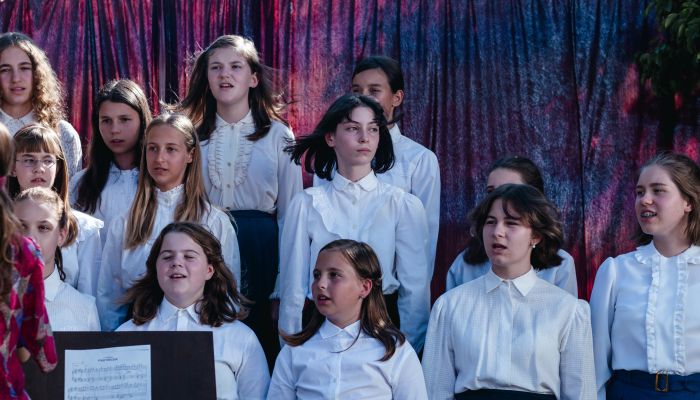 Ida, ki je pela tako grdo, da so še mrtvi vstali od mrtvih in zapeli z njo -Film Ida, ki je pela tak