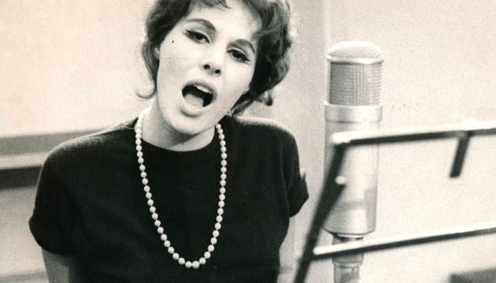 Ornella Vanoni (1934–2025) je eno največjih imen italijanske glasbe, njena kariera je trajala sede