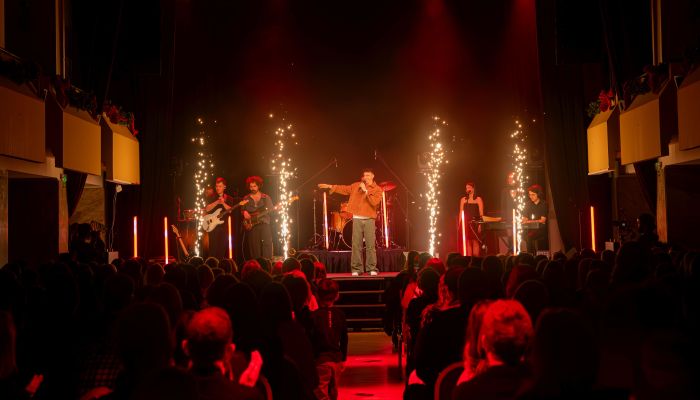 Ninovi koncerti so v zadnjih letih postali sinonim za dobro vzdušje, srčnost in profesionalno glasbe