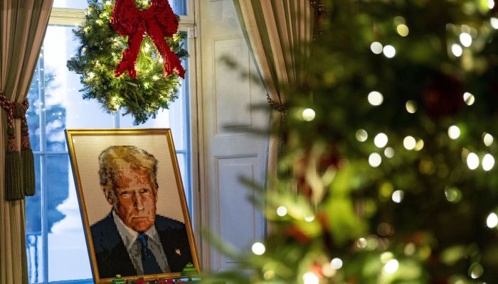 Melanija Trumo, Bela hiša, božič - !!!Med okraski je tudi lego portret predsednika Donalda Trumpa