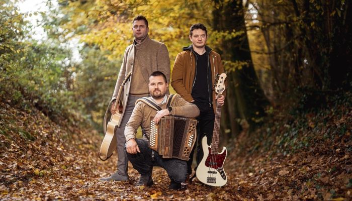 Ansambel Prva liga z glasbo prebuja tako veselje kot globoka čustva