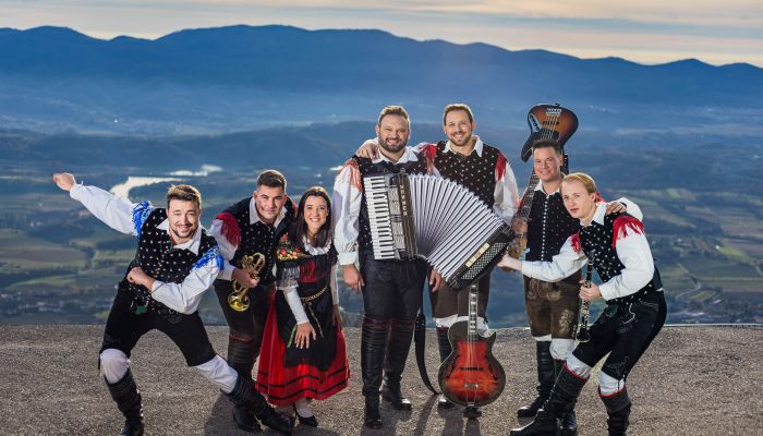 Vipavski kvintet sestavljajo Nejc Gregorič, Anže Črv, Nejc Vrtovec, Matic Vrtovec, Blaž Stubelj, Lej