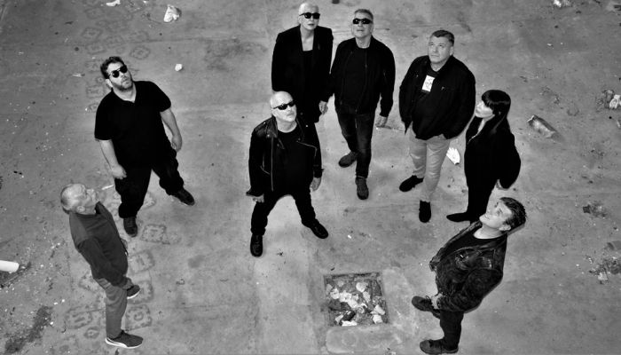 Celotna ekipa Parafa, združena za jubilejno turnejo in novi album