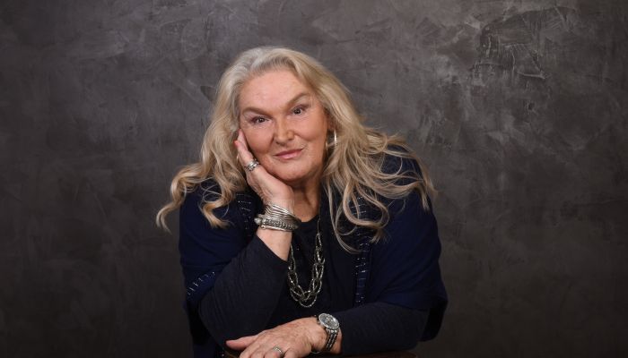 Elda Viler je ena najprepoznavnejših pevk slovenske zabavne glasbe in ena ključnih interpretk zlateg