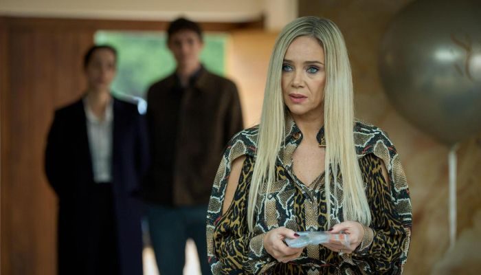 Vseh šest delov serije Divja češnja, v kateri Katarina Čas nastopa kot Jelena, bodo predvajali ob to