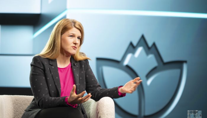 ursa-zgojznik, pogovori-o-prihodnosti, tomaz-vesel