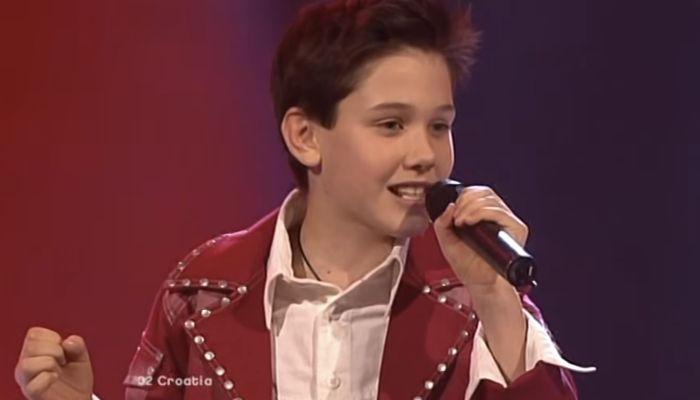 Dino Jelusić kot deček, ko je Hrvaško zastopal na Otroški Evroviziji in prvič stopil v središče pozornosti