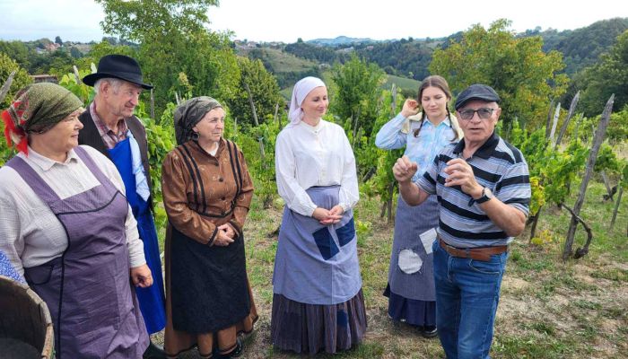 Jože Ekart na snemanju nadaljevanke Korenine_foto FB