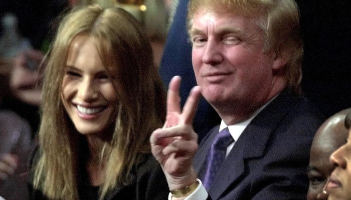 Donald Trump in Melania Knauss v prvi vrsti spremljata tekmo finala vzhodne konference lige NBA med New York Knicks in Indiana Pacers v dvorani Market Square Arena, leta 1999