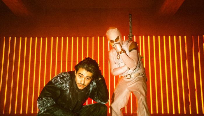 Devito in Bojan skupaj v studijskem trenutku, ki je prerastel v