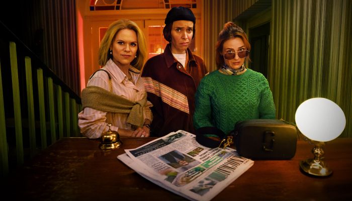 Prijateljice se znajdejo v vlogi nerodnih preiskovalk ..