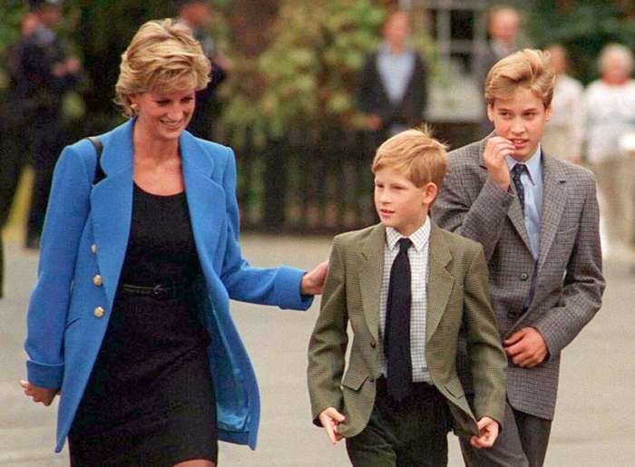 Princesa Diana je bila do princa Williama bolj stroga, s princem Harryjem pa je delala v rokavicah
