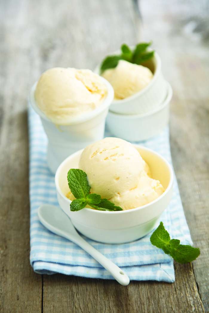 Osvežite se z domačim vaniljevim sladoledom!