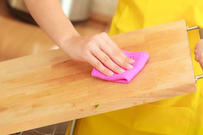 Bizarni triki, s katerimi si boste olajšali čiščenje svojega doma