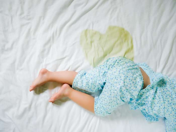 Starševske dileme: je močenje postelje bolezen?