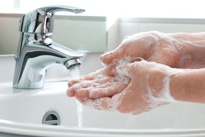 Dovolj je samo dobro umivanje rok