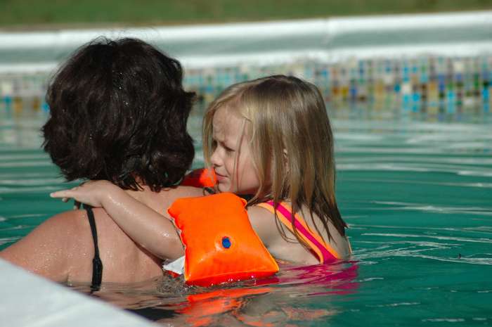 Kako pomagati otroku, da premaga strah pred vodo?