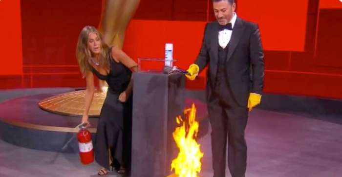 Jeniffer gasila požar na Emmyjih