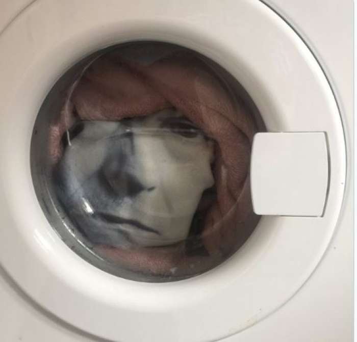 V pralnem stroju se mu je prikazal "duh" Davida Bowieja