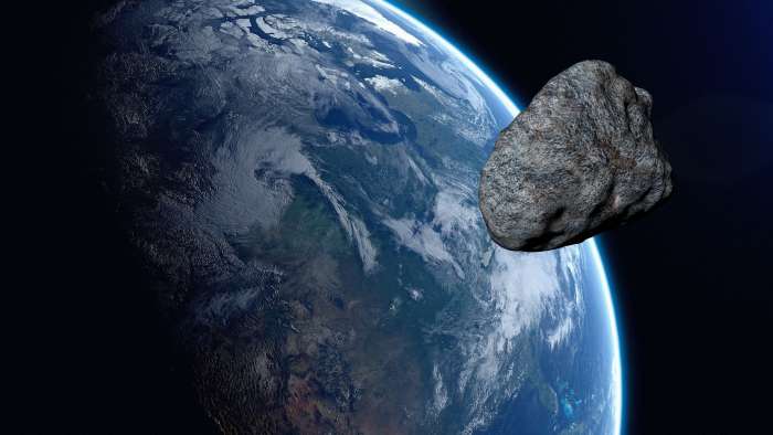 NASA nad Zemljo pošilja asteroid