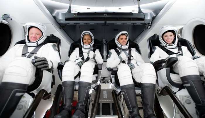 Prvi vesoljski turisti so poleteli v nebo