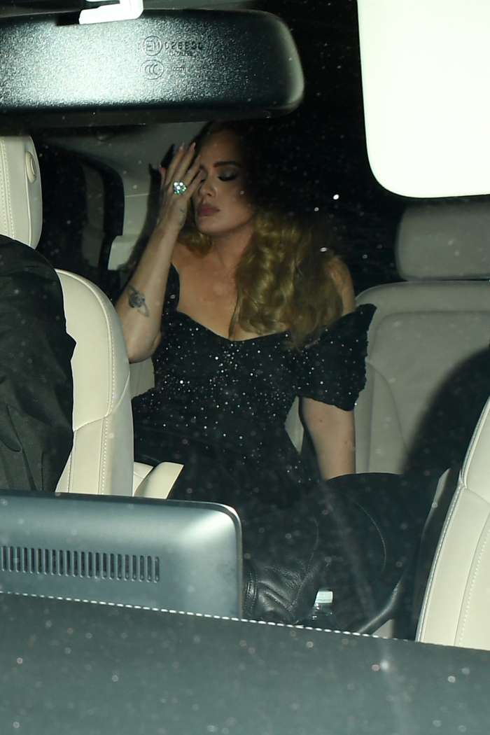 Shujšana Adele je v mali črni obleki prava bomba