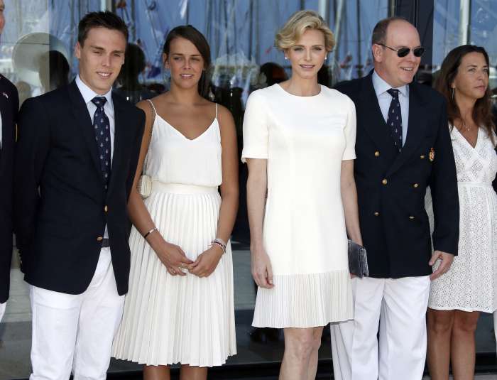 Monaška princesa Charlene se je po 10 mesecih vrnila v Monako