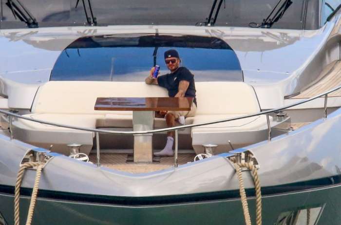 David Beckham po poroki uživa na razkošni jahti