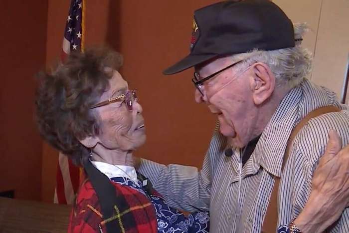 Veteran po skoraj 70 letih spet združen s svojo ljubeznijo