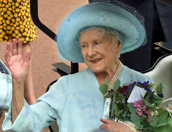 Kraljica mati je dala 'očistiti' sobo zaradi duhov