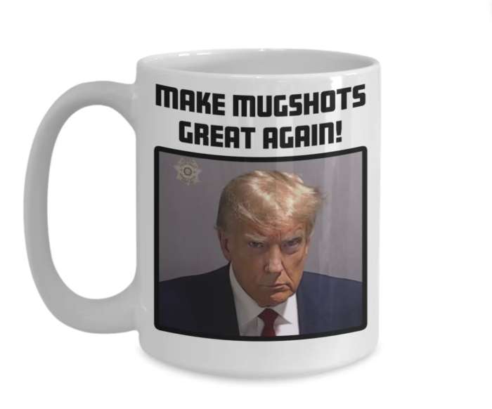 Trump že prodaja izdelke s svojo fotografijo!