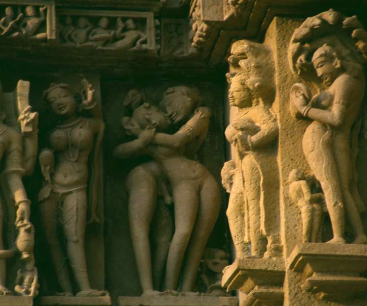 V ljubezni, ki jo skozi erotične elemente simbolično izražajo templji, naj ne bi bilo poželenja, temveč čista, božanska ljubezen.