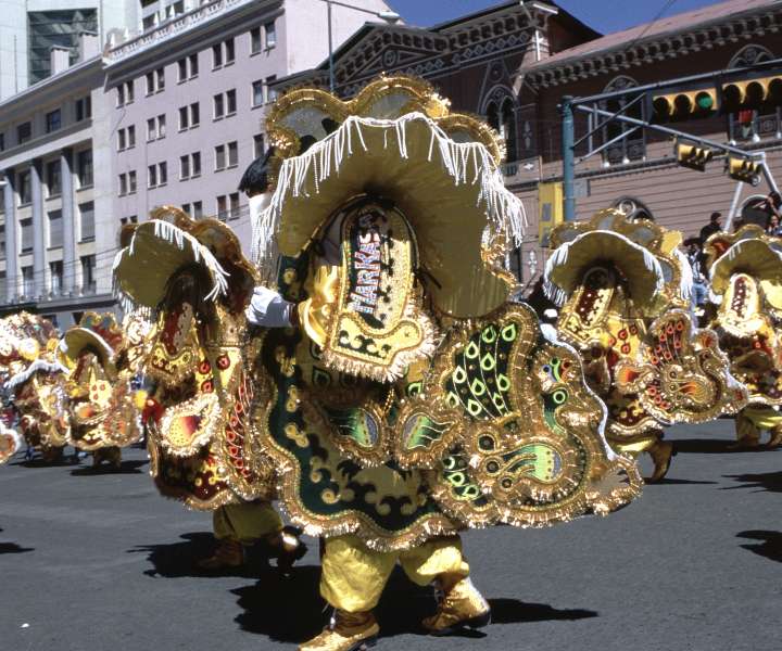 Plesalci na karnevalu v La Pazu