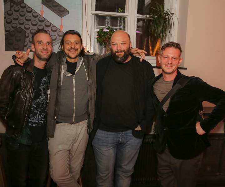 Igralci: Boris Kos, Matej Recer in Jerko Marčić z direktorjem SMG Tiborjem Miheličem Syedom