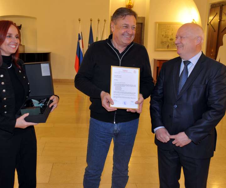 Ustanovitelja plesne šole Bolero Janja Pušl in Zoran Kljun z županom MOL Zoranom Jankovićem